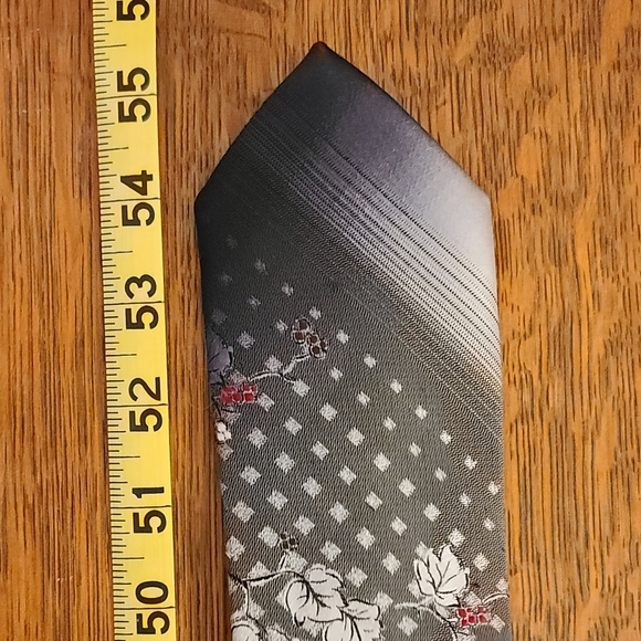The Mens Shop J.C. Penny Black Silver Red Tie - Picture 5 of 8